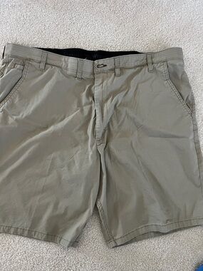 Men’s Wrangler Khaki Shorts -Size 44 -EC